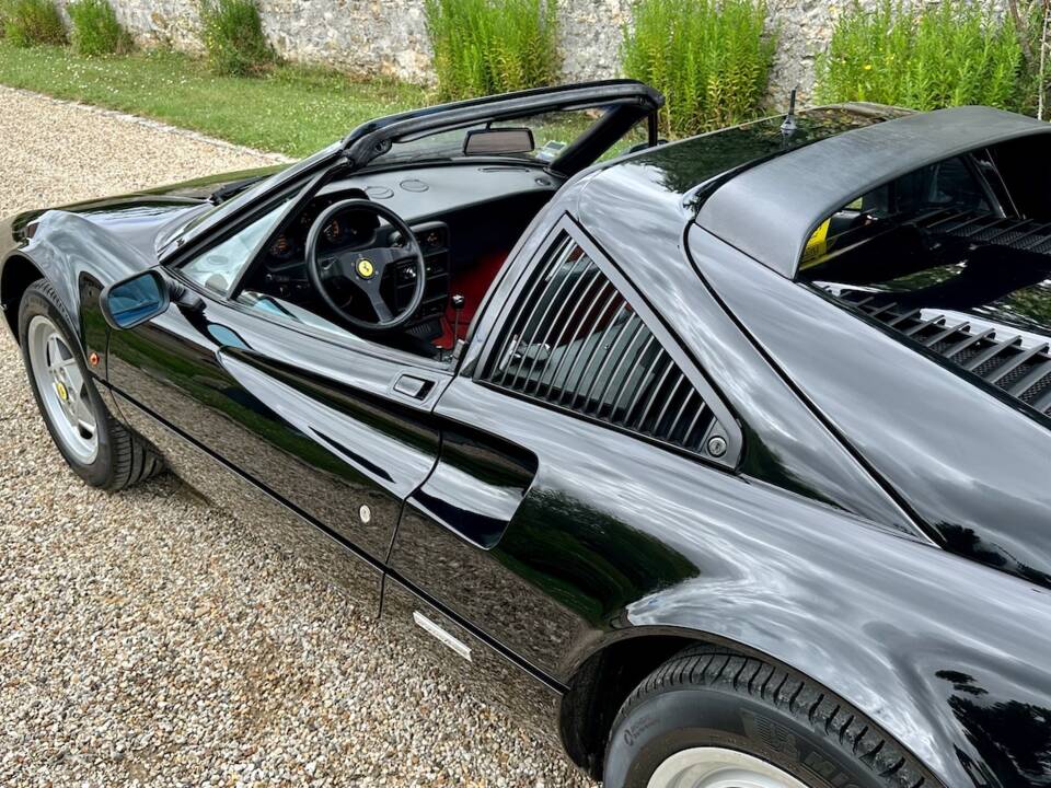 Bild 26/86 von Ferrari 328 GTS (1988)