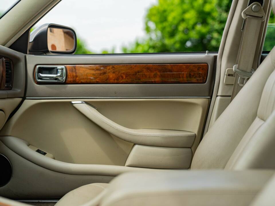 Bild 39/50 von Jaguar XJ6 3.2 (1995)