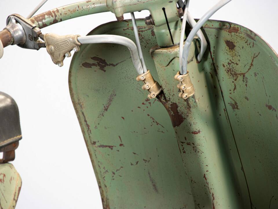 Image 13/50 de Piaggio Vespa 125 (1953)