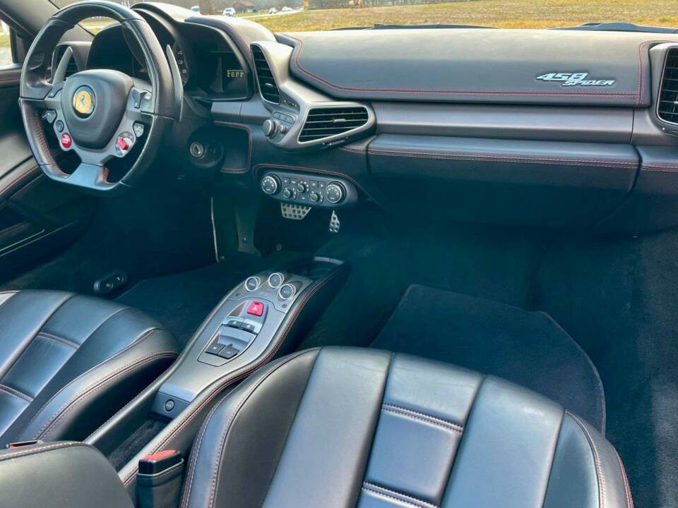 Image 14/18 de Ferrari 458 Spider (2014)