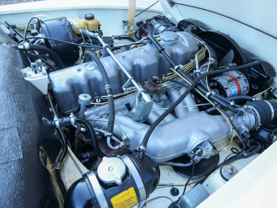 Image 4/50 of Mercedes-Benz 250 SL (1967)