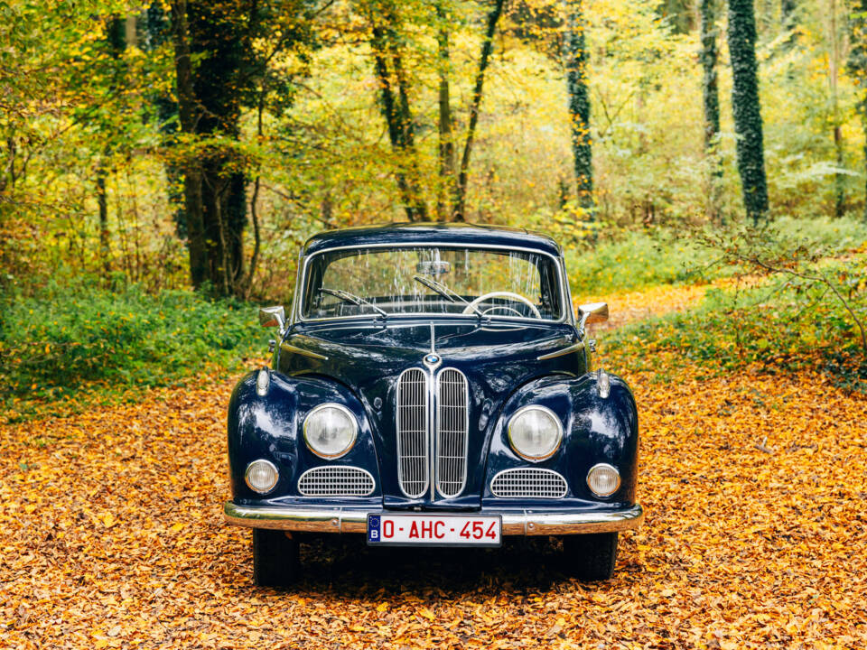 Image 2/199 of BMW 502 - 3.2 Litre (1961)