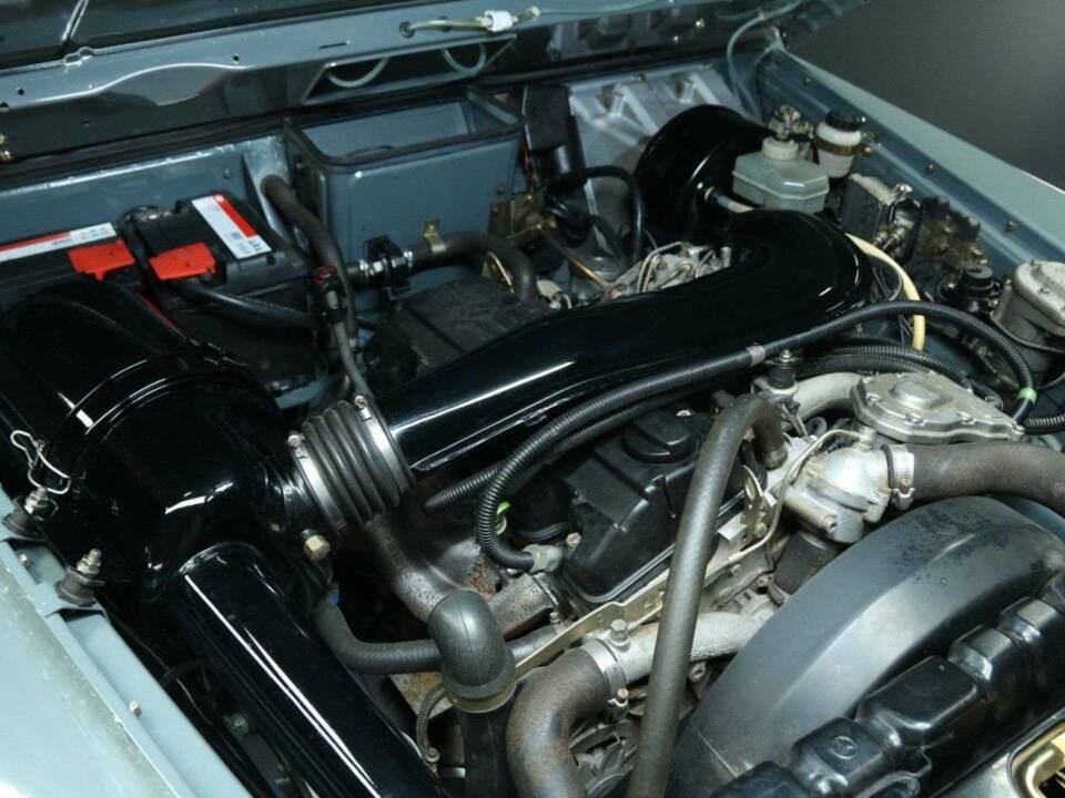 Immagine 41/50 di Mercedes-Benz 230 GE (SWB) (1993)