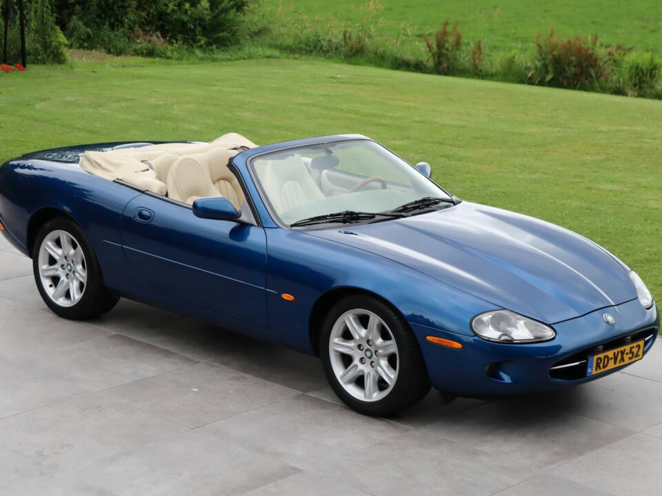 Image 9/50 de Jaguar XK8 4.0 (1997)