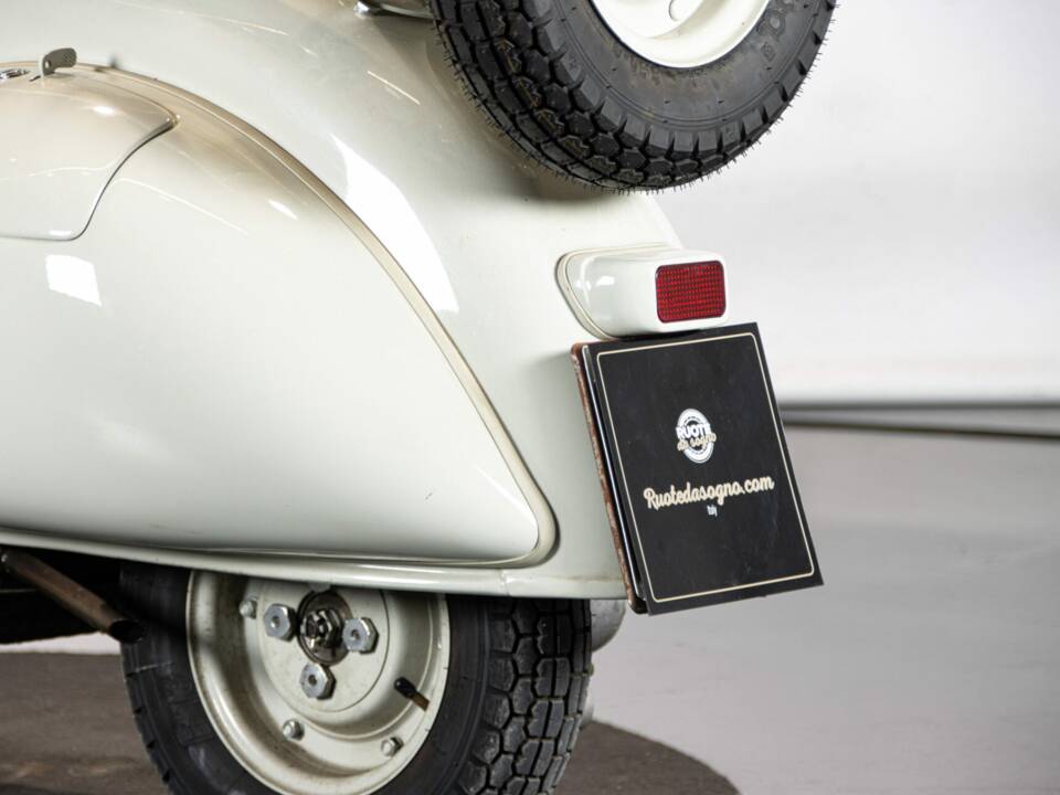 Afbeelding 10/50 van Piaggio Vespa 150 "Struzzo" VL (1956)