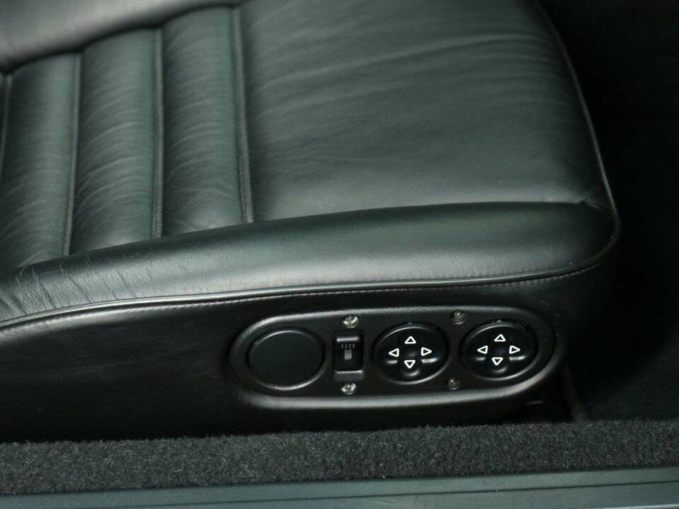 Image 20/30 of Porsche 911 Carrera 2 (WTL) (1993)