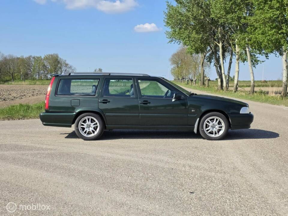 Image 7/37 of Volvo V 70 2.4 (2000)