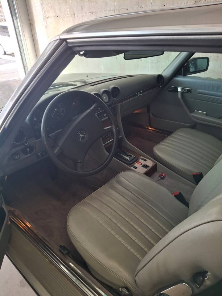 Image 2/6 of Mercedes-Benz 380 SL (1984)