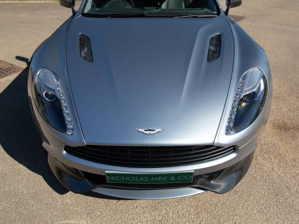 Image 35/80 of Aston Martin Vanquish (2013)