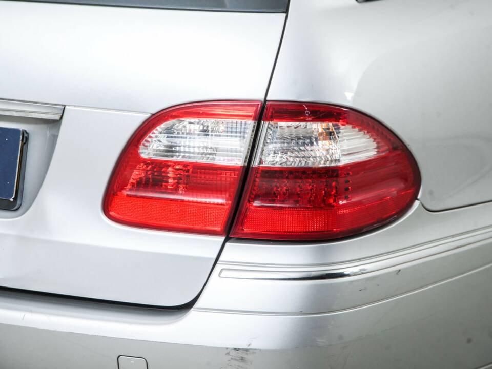 Bild 31/50 von Mercedes-Benz E 200 Kompressor T (2003)
