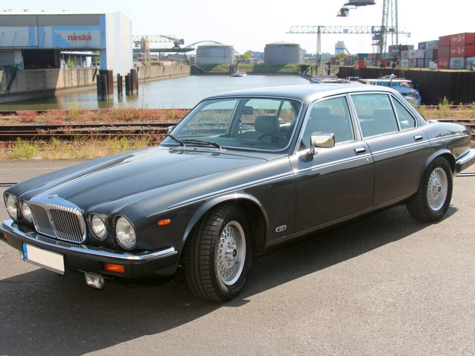 Imagen 3/12 de Daimler Double Six (1992)