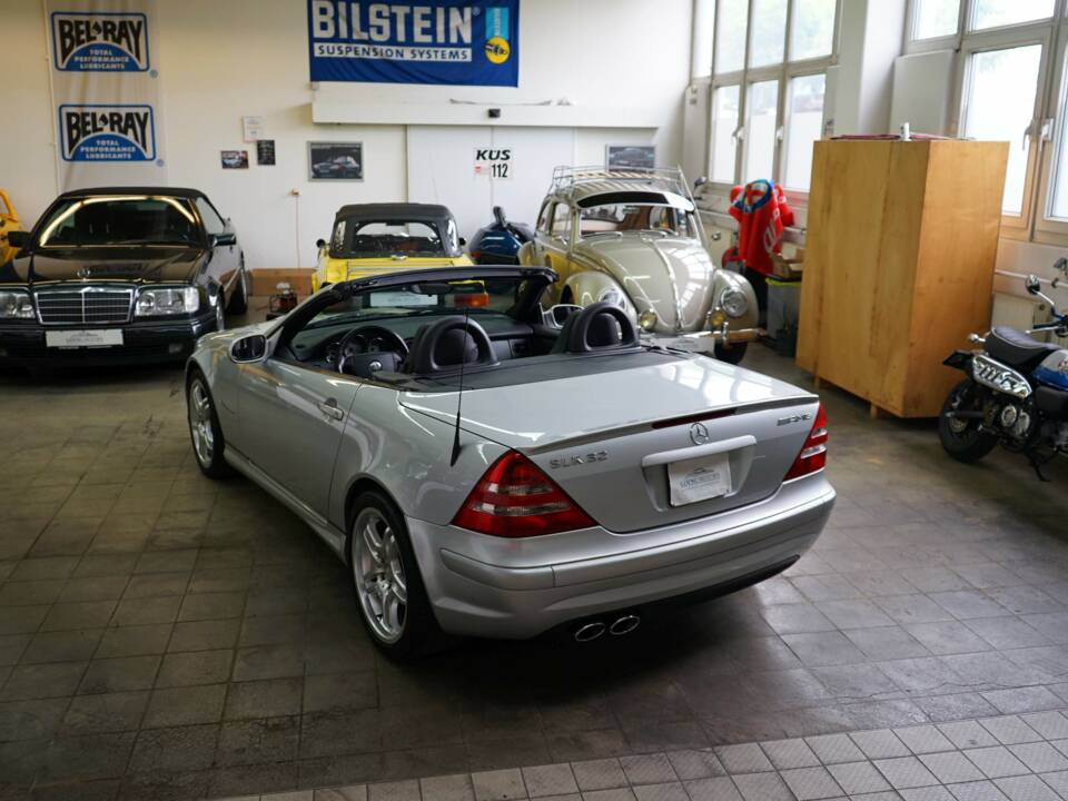 Immagine 17/50 di Mercedes-Benz SLK 32 AMG (2002)
