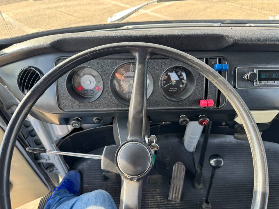 Image 12/16 of Volkswagen T2 a&#x2F;b (1972)
