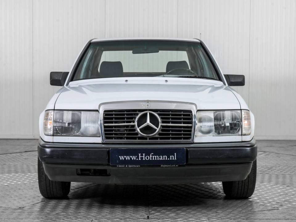 Imagen 17/50 de Mercedes-Benz 200 (1986)