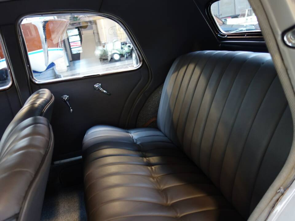 Image 15/43 of Citroën Traction Avant 7 C (1935)