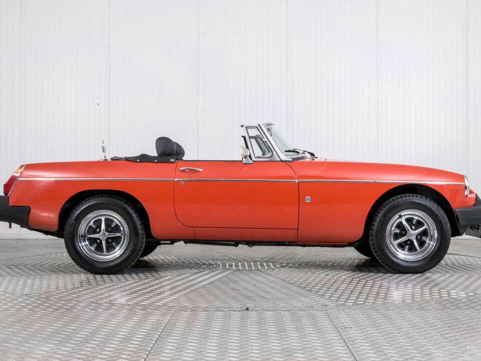 Image 13/50 of MG MGB (1976)