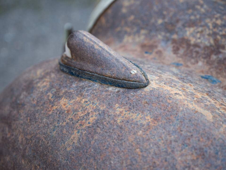 Image 50/134 of Ford V8 (1937)