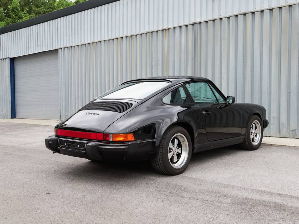 Image 5/108 de Porsche 911 Carrera 3.2 (1989)