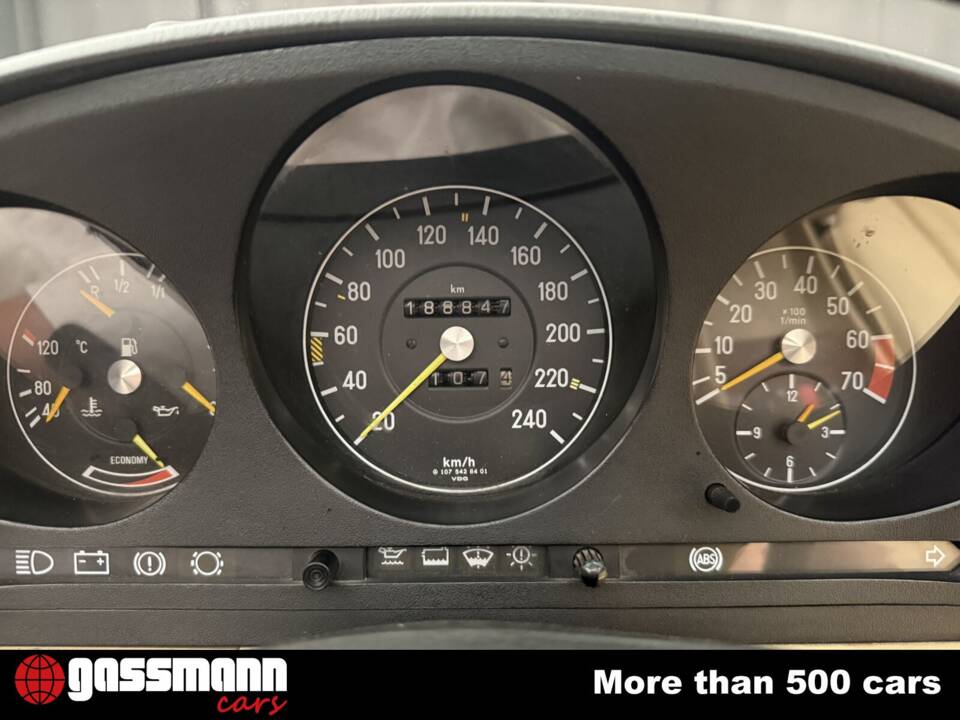 Afbeelding 13/15 van Mercedes-Benz 500 SL (1987)