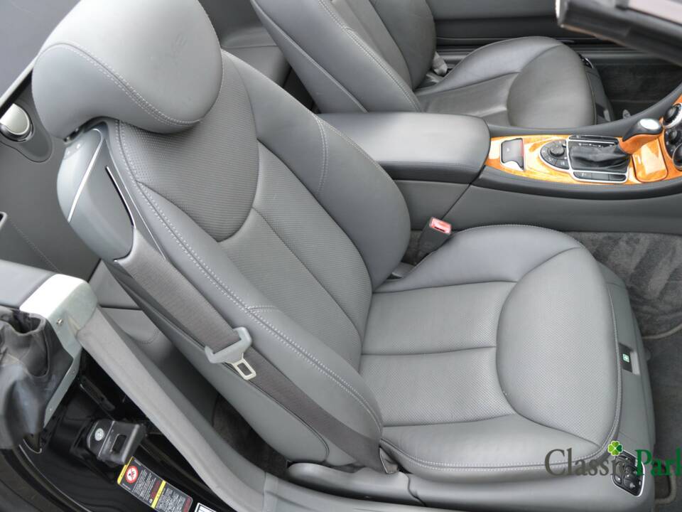 Immagine 35/50 di Mercedes-Benz SL 600 (2004)
