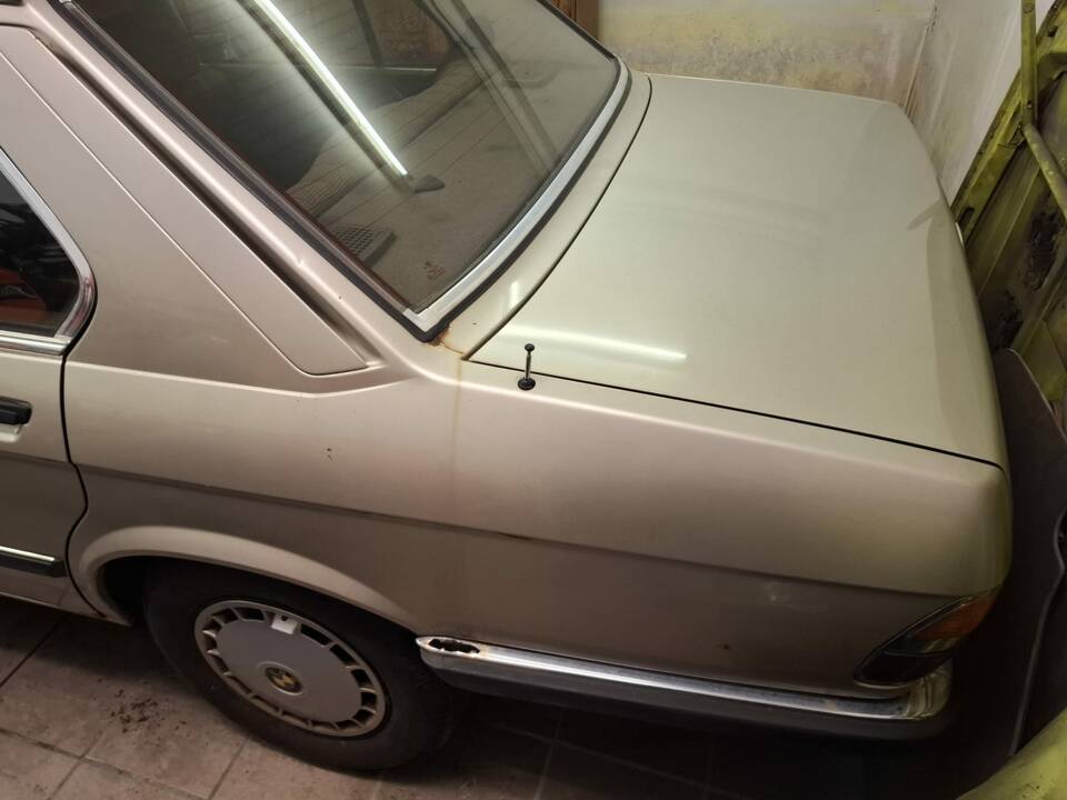 Image 5/17 of BMW 525e (1985)