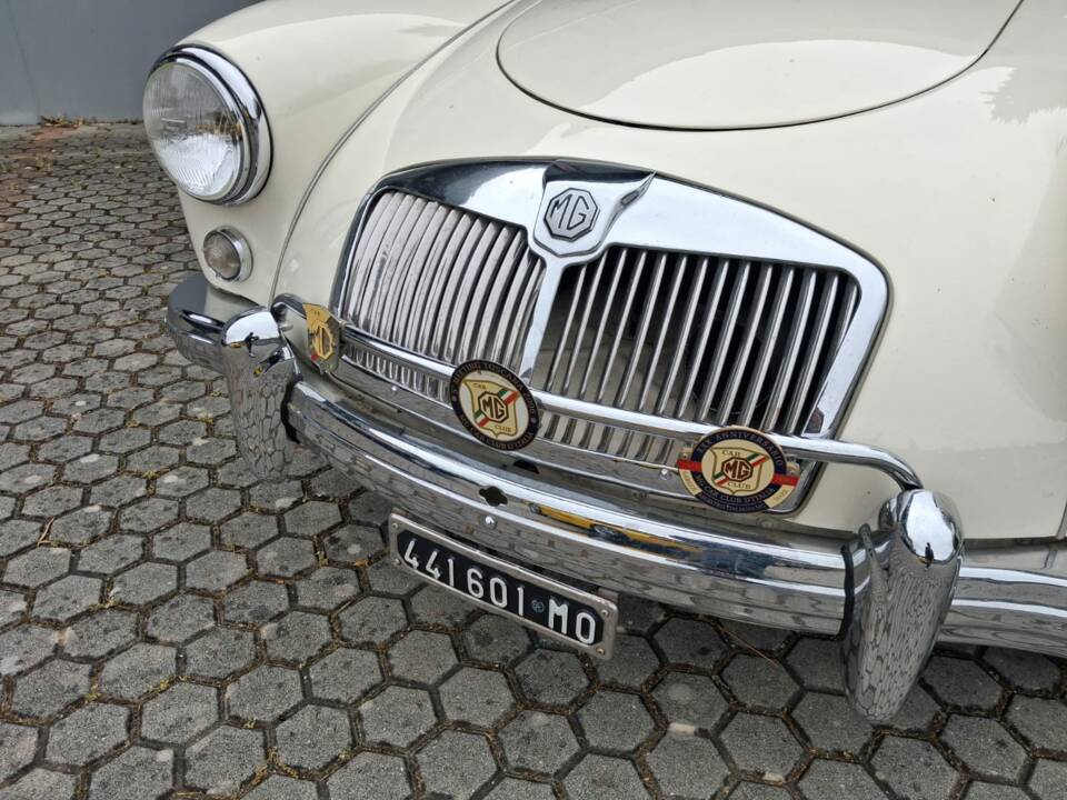 Image 8/16 of MG MGA 1500 (1958)