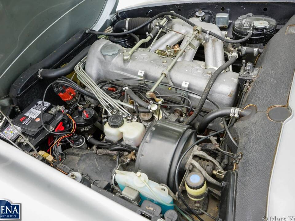 Image 42/49 of Mercedes-Benz 230 SL (1964)