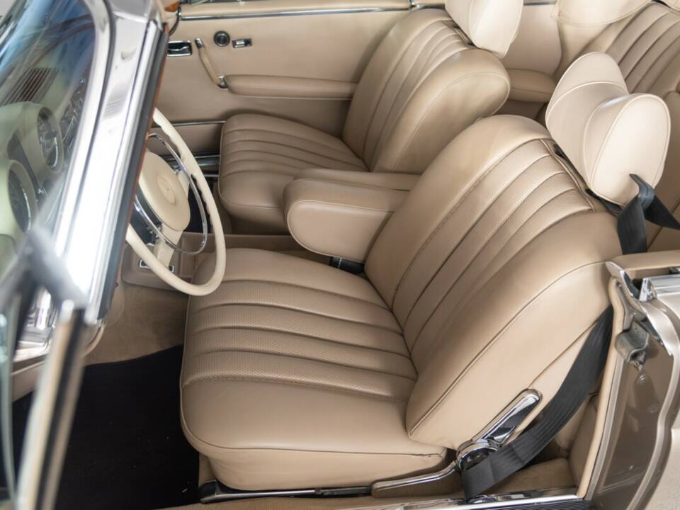 Bild 28/42 von Mercedes-Benz 280 SE 3,5 (1971)