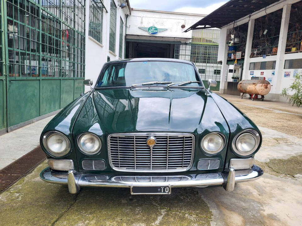 Image 5/38 of Jaguar XJ 6 4.2 (1970)