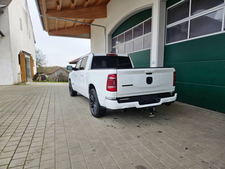 Image 18/62 of Dodge Ram 1500 (2020)