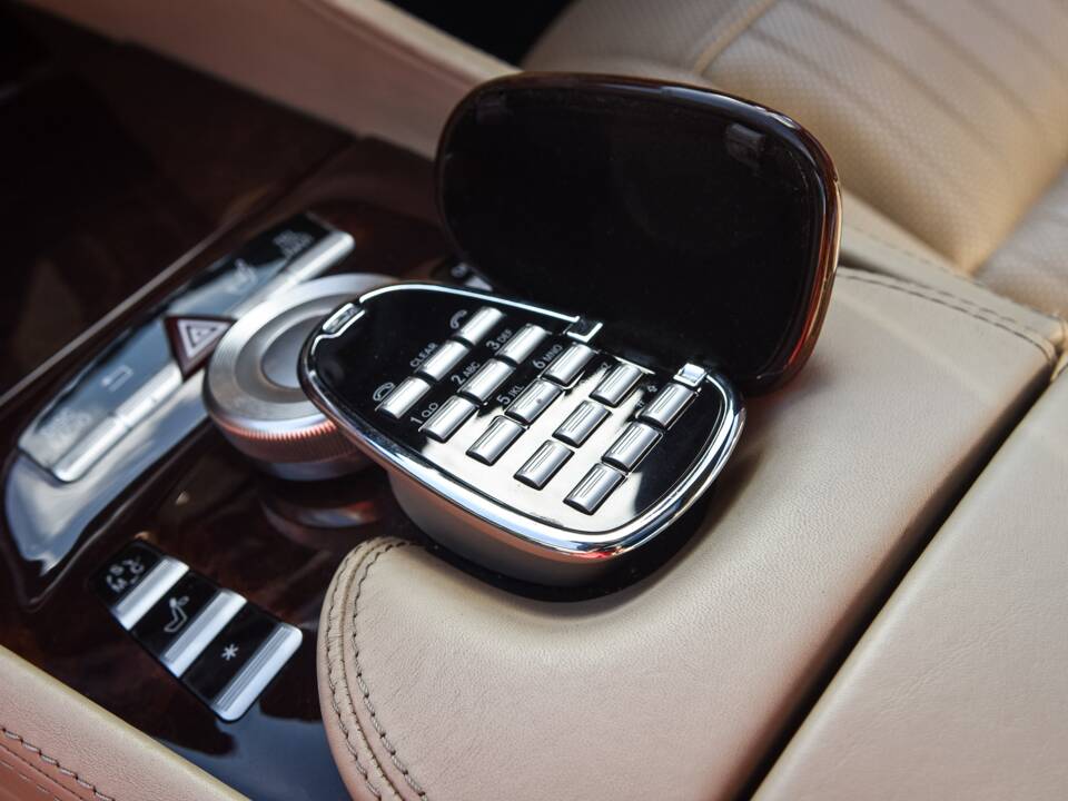 Bild 23/37 von Mercedes-Benz CL 600 (2007)