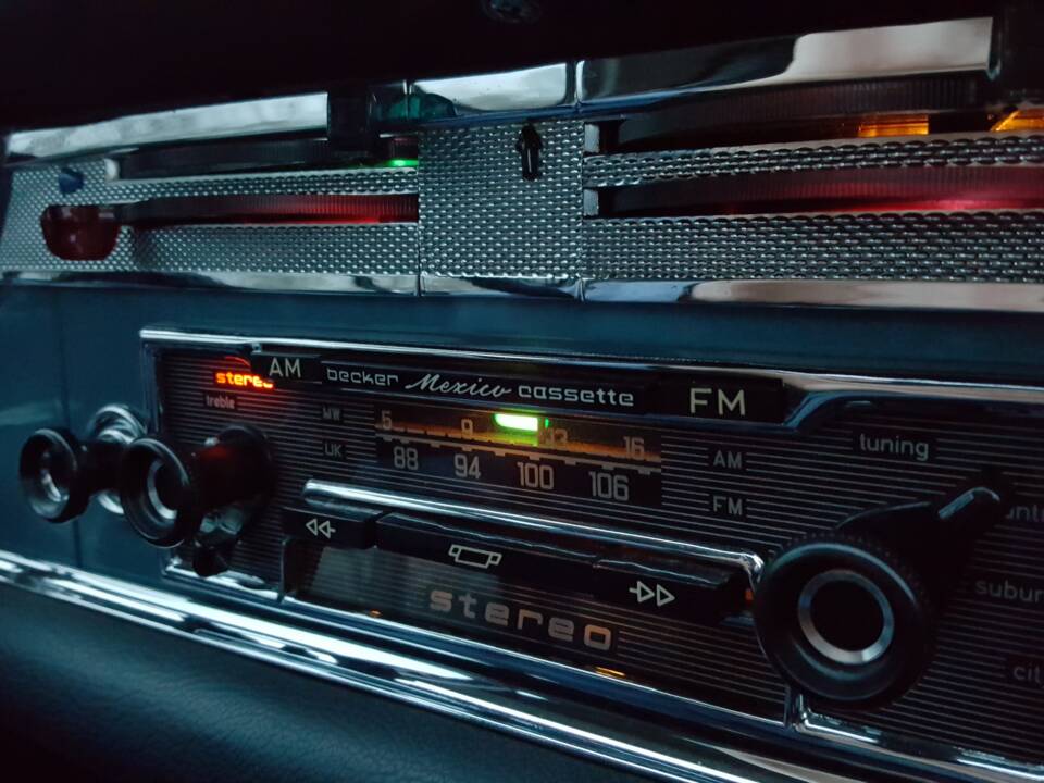 Image 60/63 of Mercedes-Benz 250 SL (1967)