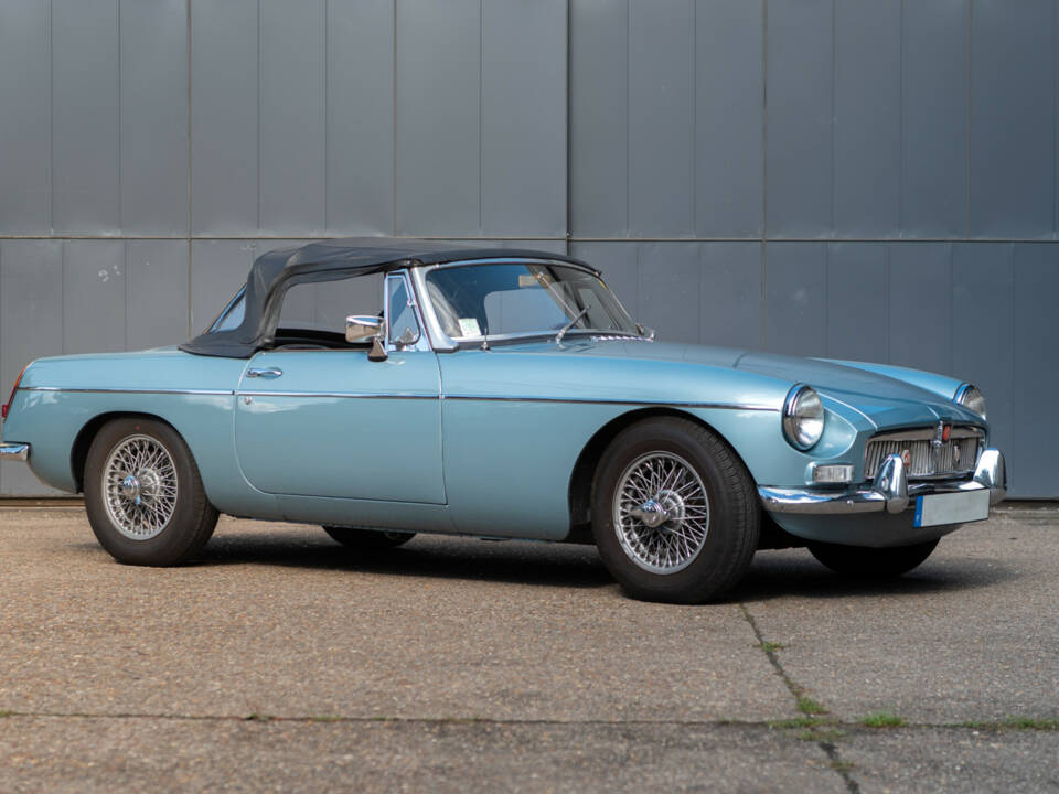 Image 1/20 of MG MGB (1965)