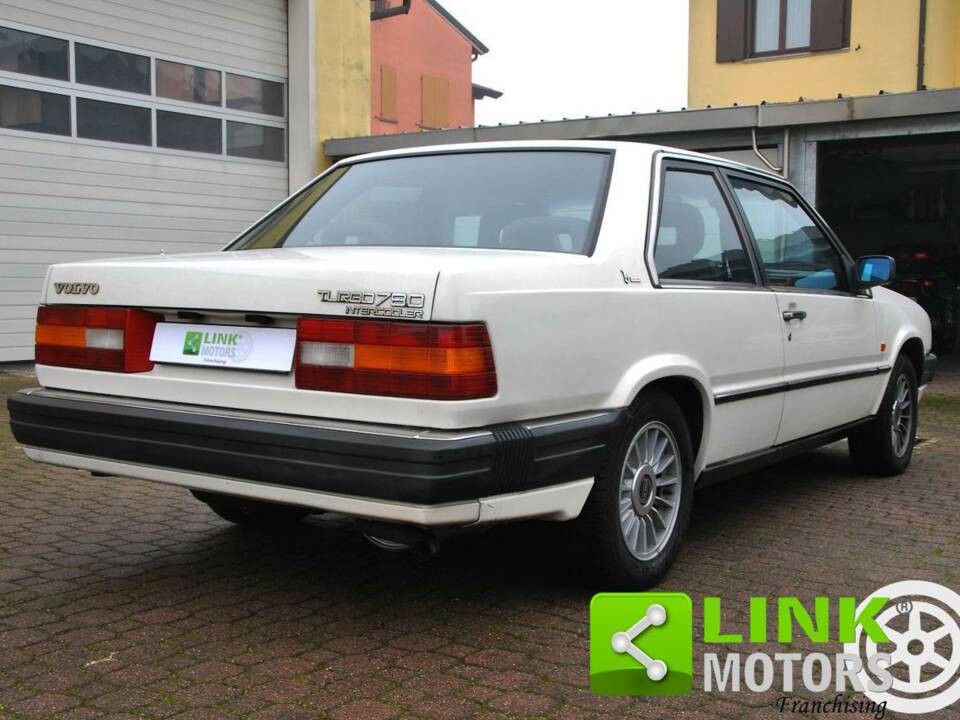 Image 5/10 of Volvo 780 Bertone (1987)