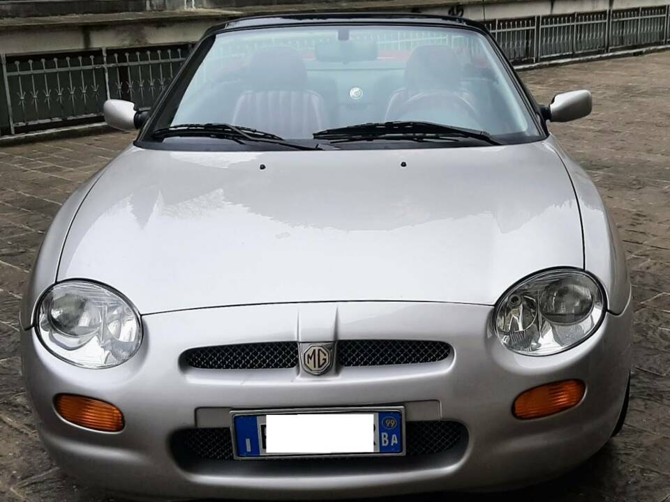 Immagine 2/50 di MG F 1.8i VVC 75 LE "75th Anniversary" (1999)
