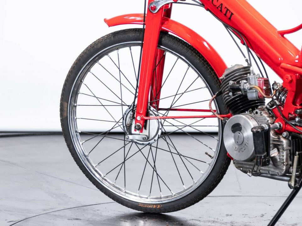 Image 12/50 de Ducati Cucciolo (1953)