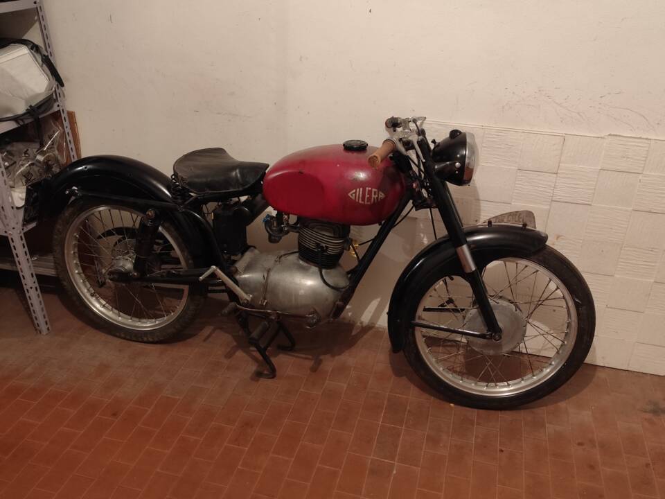 Bild 41/50 von Gilera 150 Sport (1952)