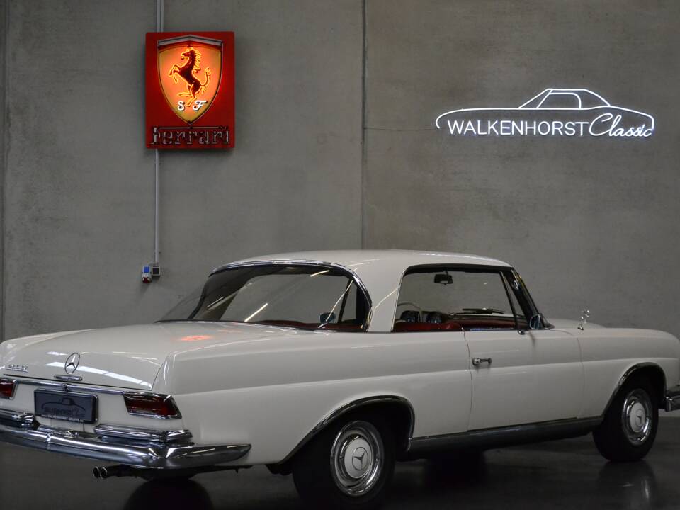 Image 49/61 de Mercedes-Benz 250 SE (1966)