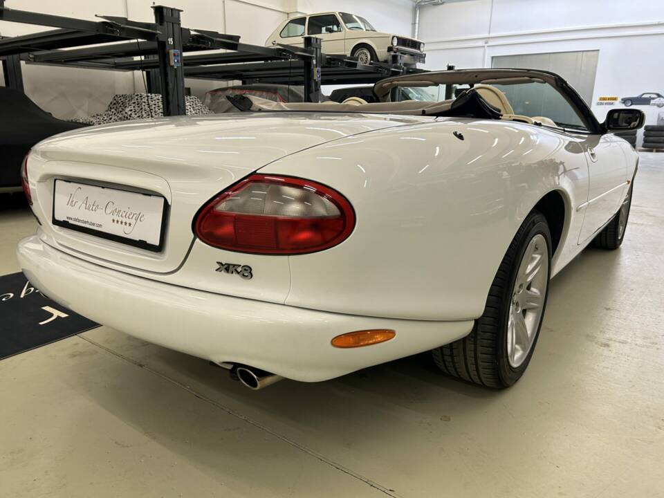 Immagine 5/28 di Jaguar XK8 4.0 (1997)
