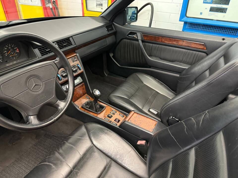 Bild 10/18 von Mercedes-Benz E 200 (1994)