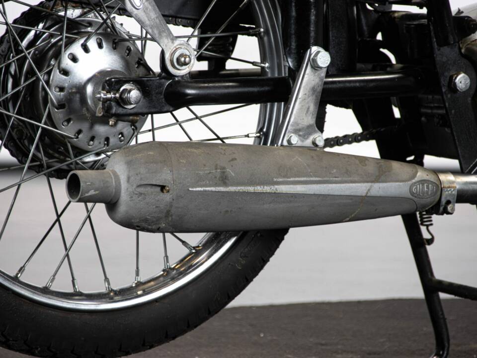 Bild 29/50 von Gilera 150 Sport (1951)