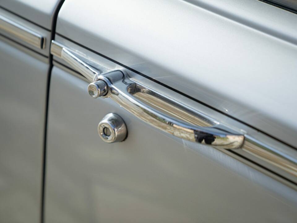 Image 22/50 of Bentley T 1 (1975)