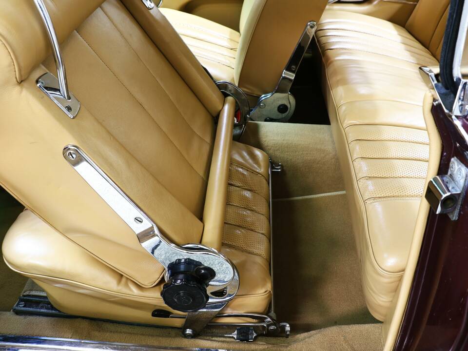 Bild 20/39 von Mercedes-Benz 220 SE b (1964)