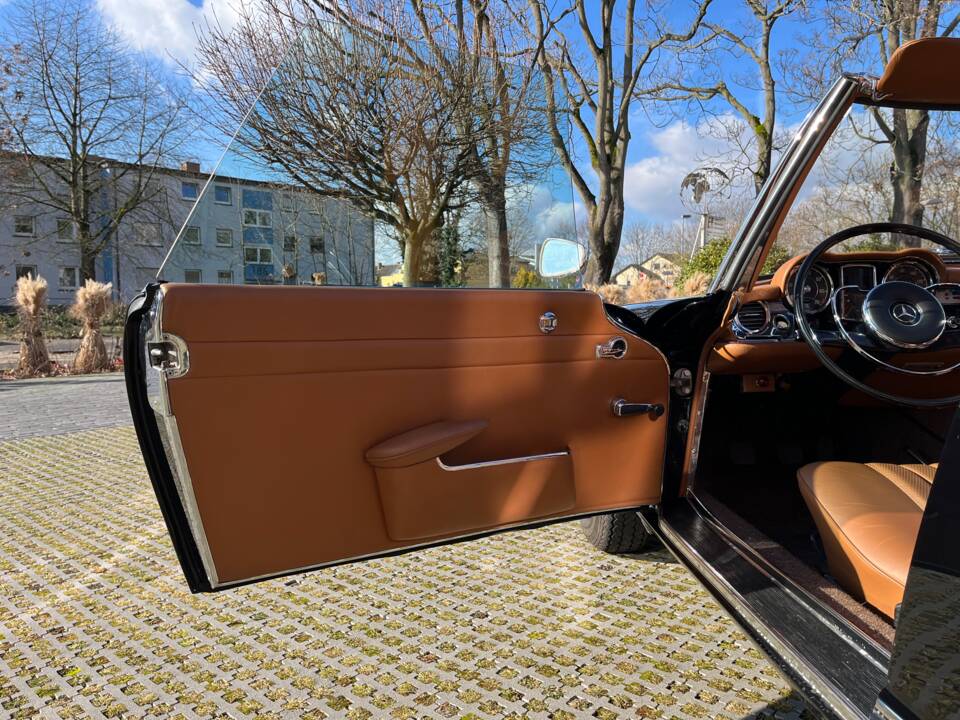 Image 12/29 of Mercedes-Benz 230 SL (1965)