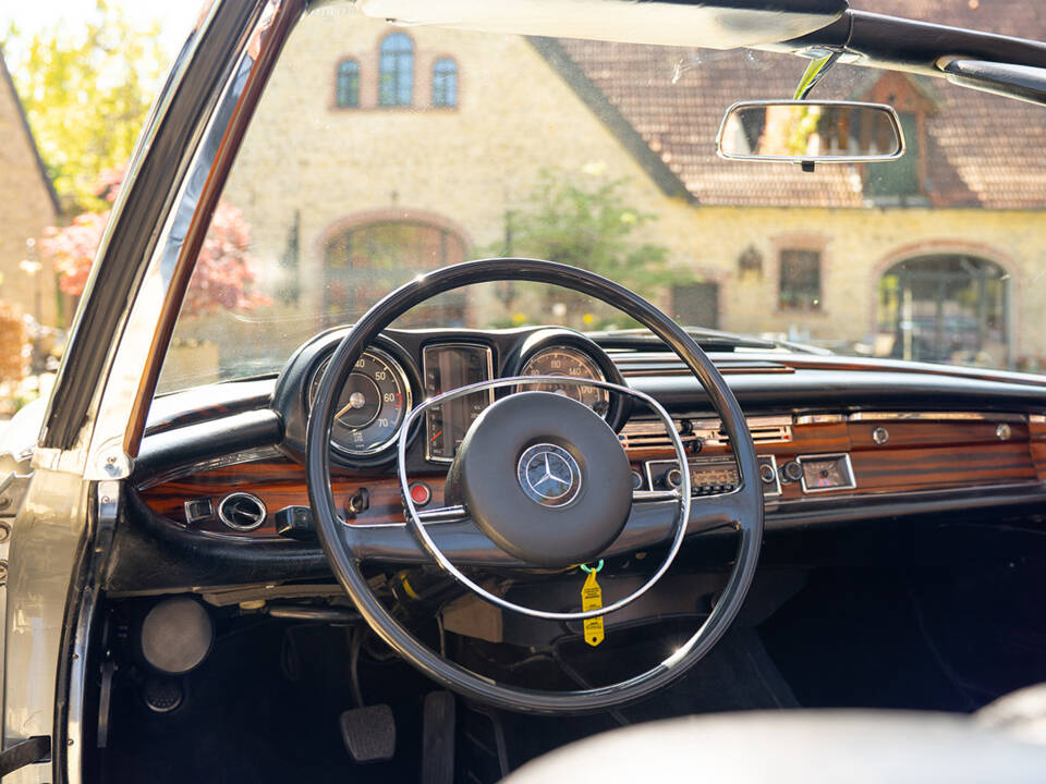 Bild 31/56 von Mercedes-Benz 280 SE (1968)