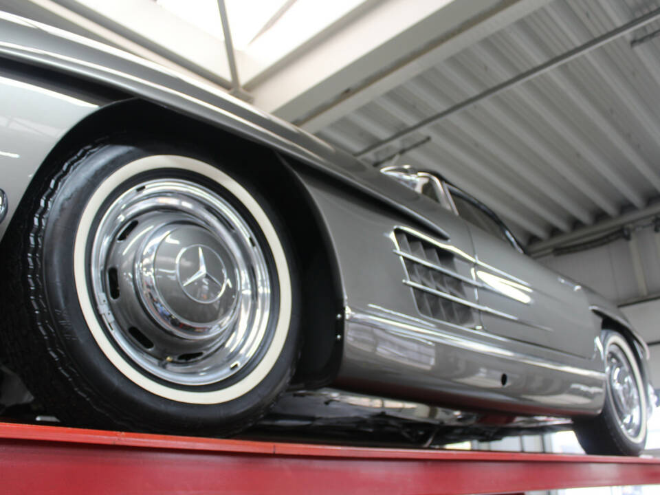 Image 7/50 de Mercedes-Benz 300 SL Roadster (1962)