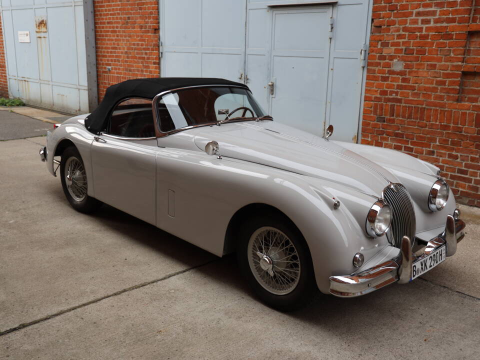 Image 58/91 of Jaguar XK 150 OTS (1958)