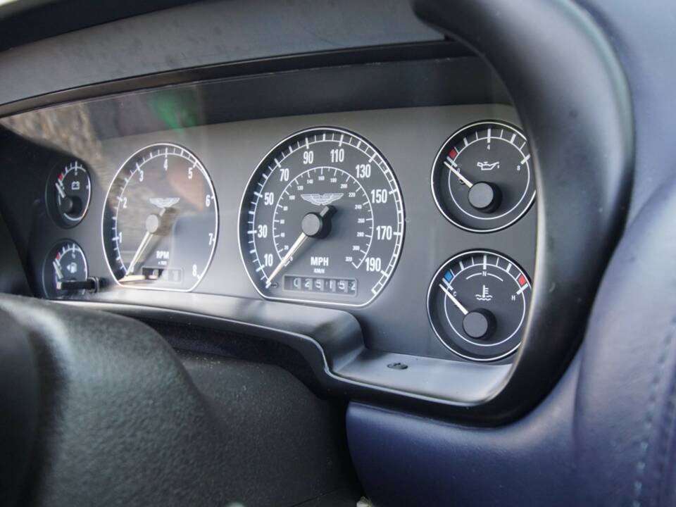 Image 31/50 of Aston Martin DB 7 Vantage Volante (2000)