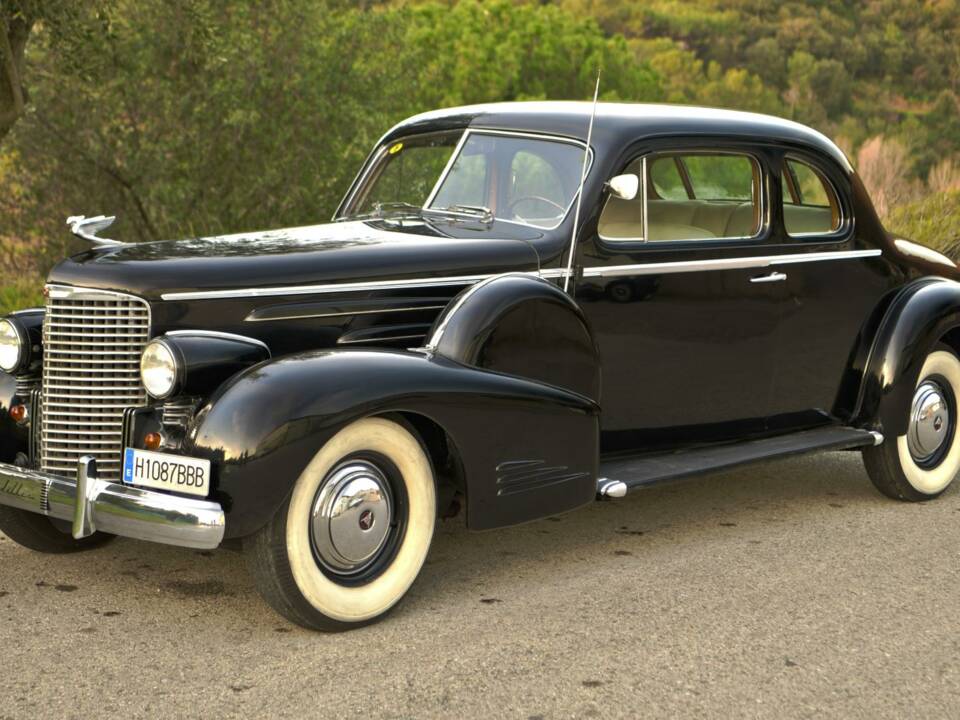 Image 8/50 of Cadillac V-16 (1938)