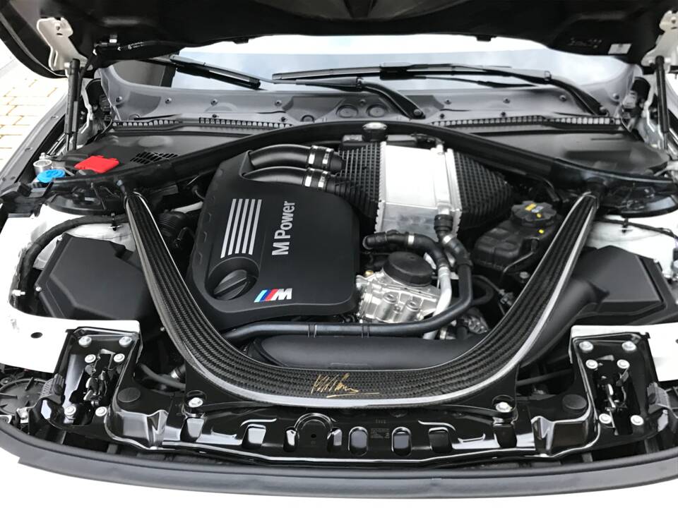 Bild 22/25 von BMW M4 GTS &quot;DTM Champion Edition&quot; (2017)